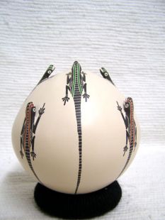 Mata Ortiz Handbuilt and Handpainted Lizard Pot