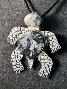 Native American Zuni Made Turtle Pin/Pendant with White Buffalo Turquoise