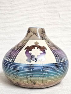 Native American Navajo Fine Etched Horsehair Smoke Pot with Turtle