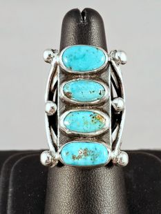 Vintage Native American Navajo Made Ring with Turquoise 