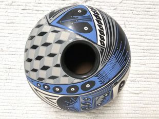 Mata Ortiz Handbuilt and Handpainted Seed Pot 