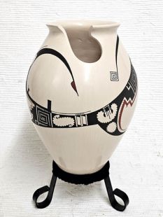 Mata Ortiz Handbuilt and Handpainted Pot 