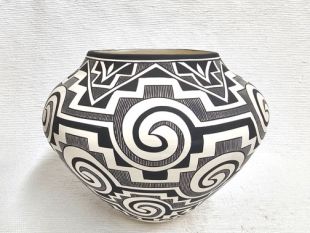 Native American Acoma Handbuilt and Handpainted Traditional Pot 