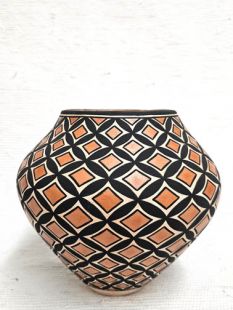 Native American Acoma Handbuilt and Handpainted Traditional Pot 