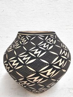 Native American Acoma Handbuilt and Handpainted Traditional Pot 