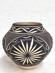 Native American Acoma Handbuilt and Handpainted Traditional Pot 