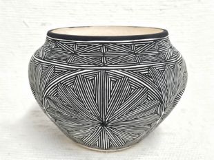 Native American Acoma Handpainted Pot