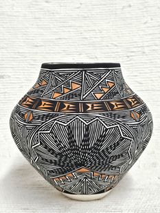 Native American Acoma Handbuilt and Handpainted Traditional Pot 