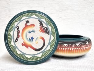 Native American Navajo White Clay Round Jewelry Box with Lizard