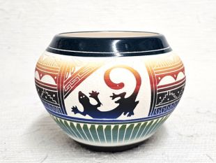 Native American Navajo White Clay Pot with Lizard