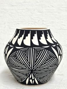 Native American Acoma Handpainted Pot